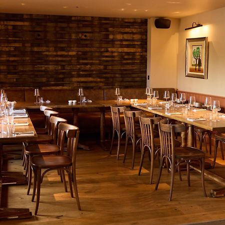 The Harcourt Arms Hotel Stanton Harcourt ภายนอก รูปภาพ Interior of the restaurant