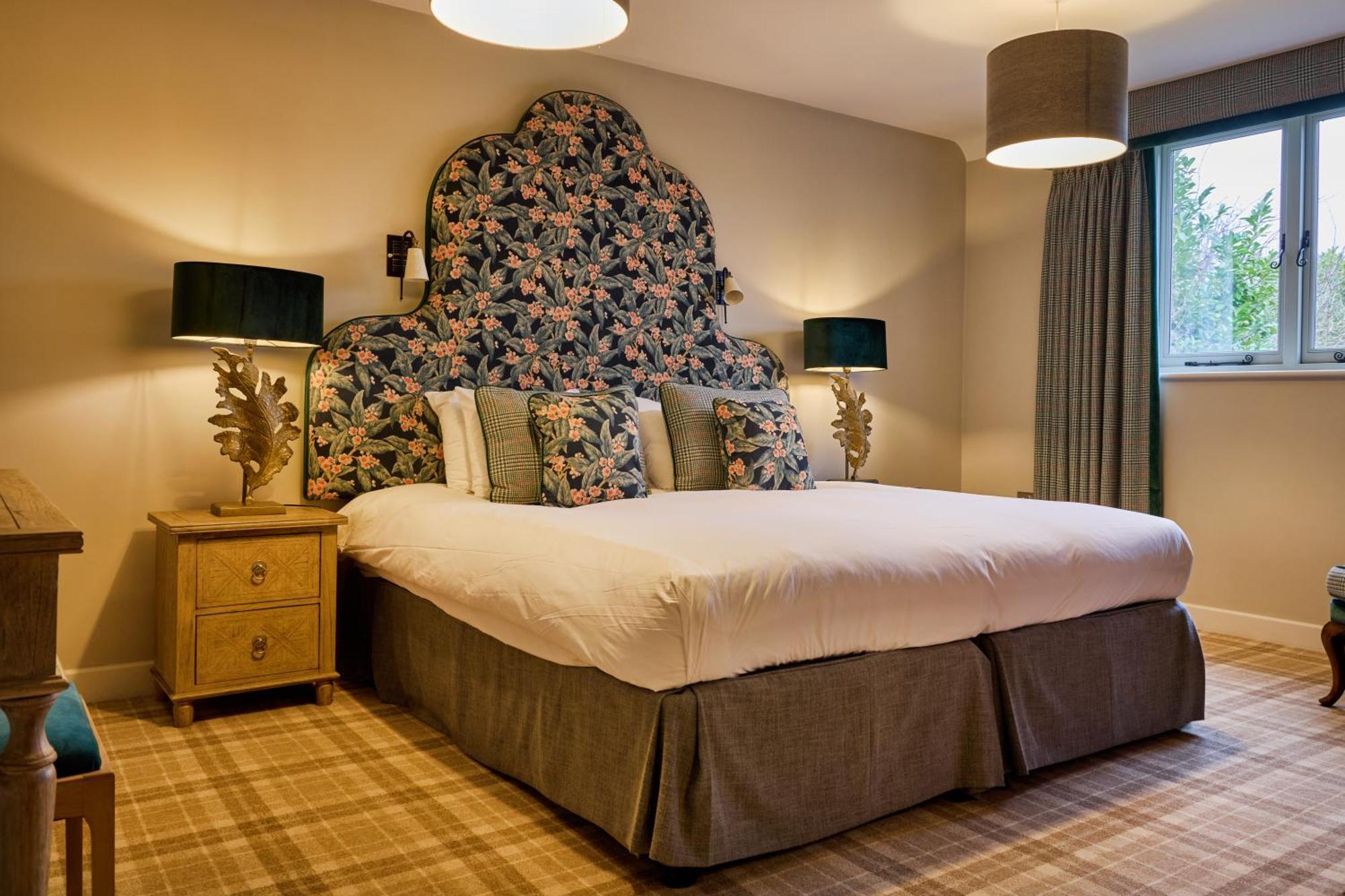 The Harcourt Arms Hotel Stanton Harcourt ห้อง รูปภาพ A bedroom at The Old parsonage