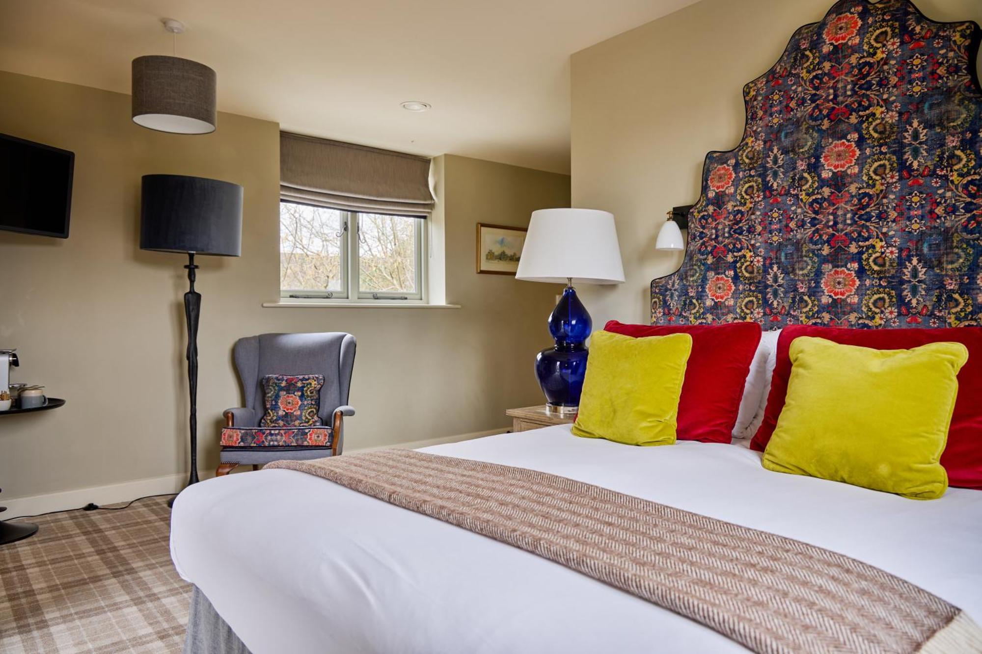 The Harcourt Arms Hotel Stanton Harcourt ห้อง รูปภาพ A bedroom at The Old parsonage