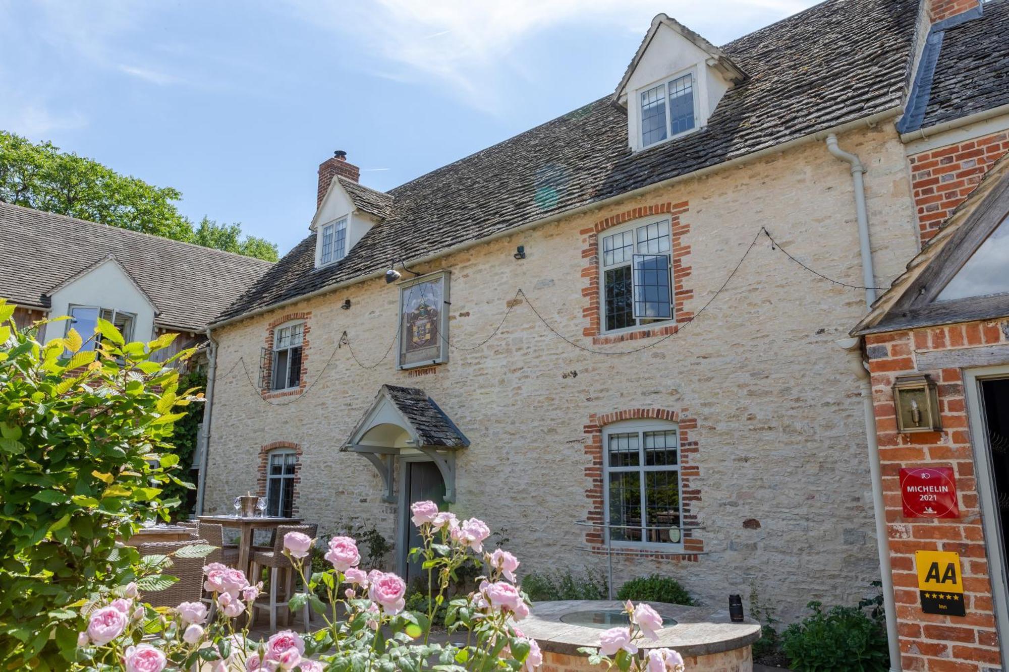 The Harcourt Arms Hotel Stanton Harcourt ภายนอก รูปภาพ The former school house