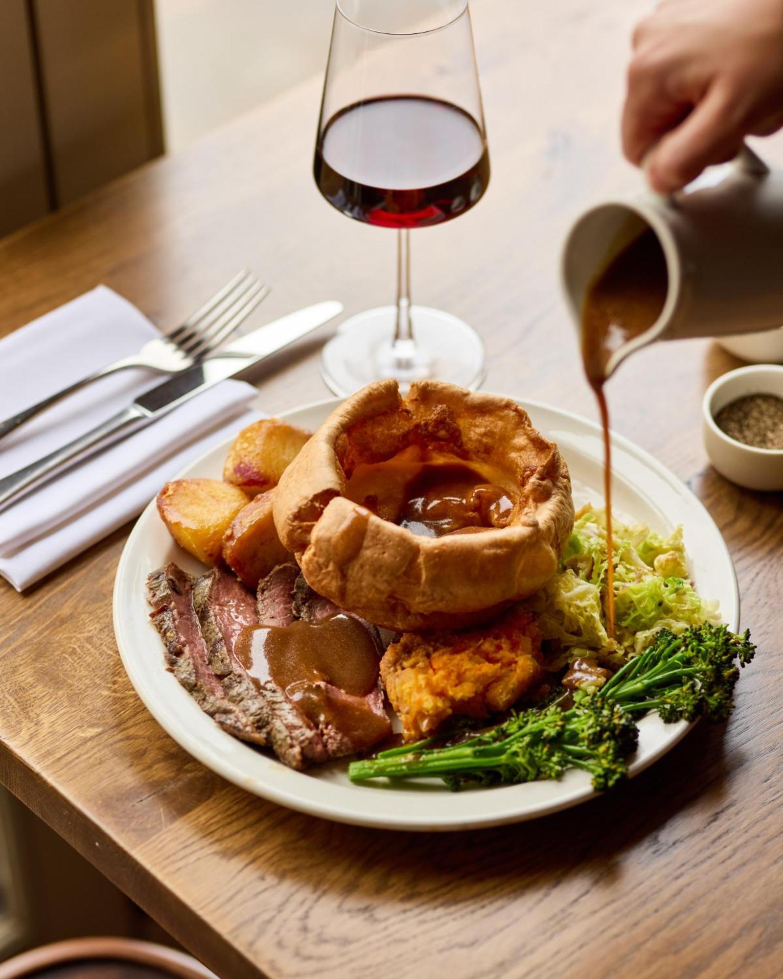 The Harcourt Arms Hotel Stanton Harcourt ภายนอก รูปภาพ A Sunday roast